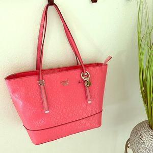 ✨BNWT Guess Purse✨